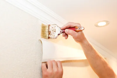 Pose de papier peint à Cormolain — revêtements muraux et toiles de verre